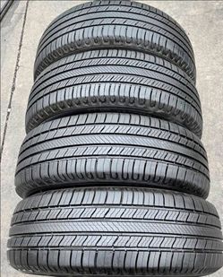 225 60 18 Michelin tires Con 80% de Vida Las 4