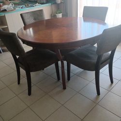 Round Dining Table With Four Chairs 