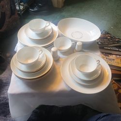 KAYSONS FINE CHINA SET