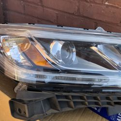 2014-2016 Honda CR-V HeadLight Led Right Side Oem 