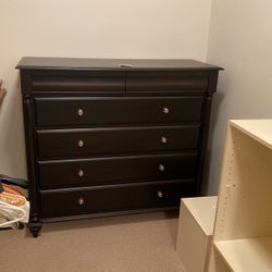 Wood 6- Drawer Dresser - Pristine