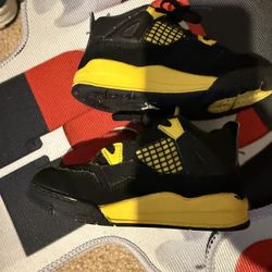 Jordan 4 thunder 10c toddler