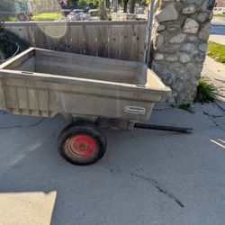 Rubbermaid Wagon. Nice, Heavy Duty, Lightweight Tires Need Air Nothing Is Broken Or Warped. 