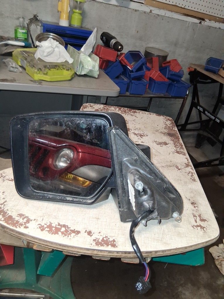 2016 Jeep Patriot Drivers Sideview Heated Mirror And Drivers Side Inner Door Handle