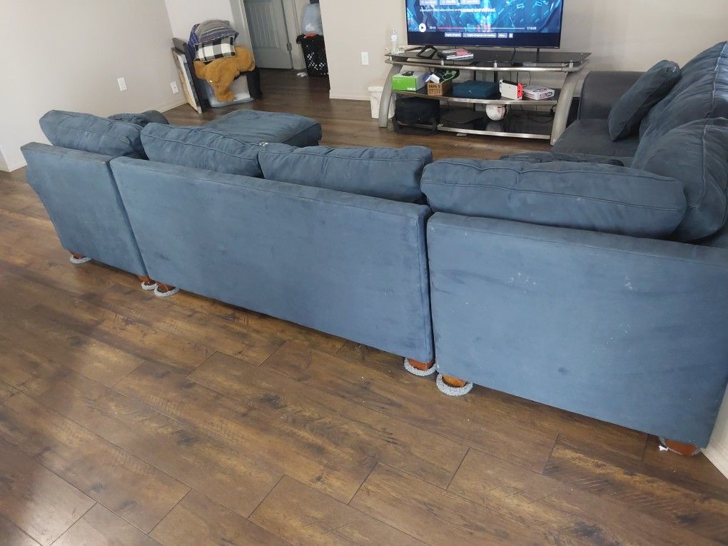 $200 OBO Large Blue Sectional Sofa With Pull Out Bed