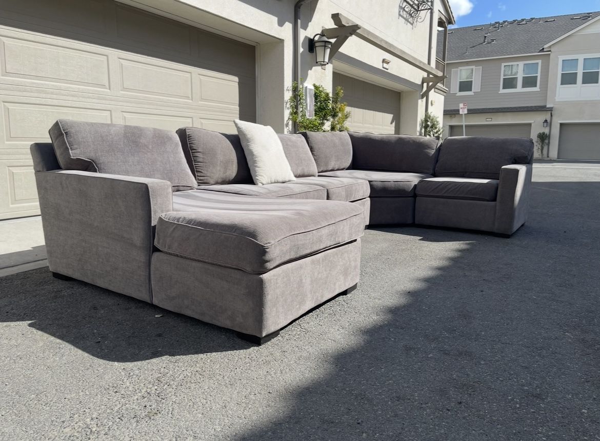 Beautiful Gray Sectional Couch From Macy’s In Excellent Condition - Free Delivery 🚚