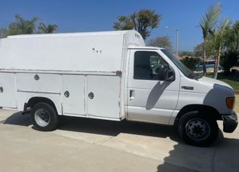 2005 Ford E-350