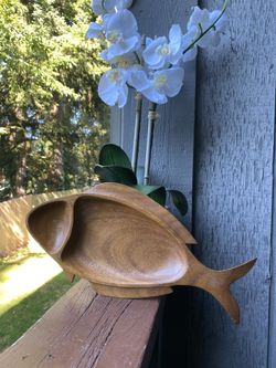Fish shaped monkey pod tray