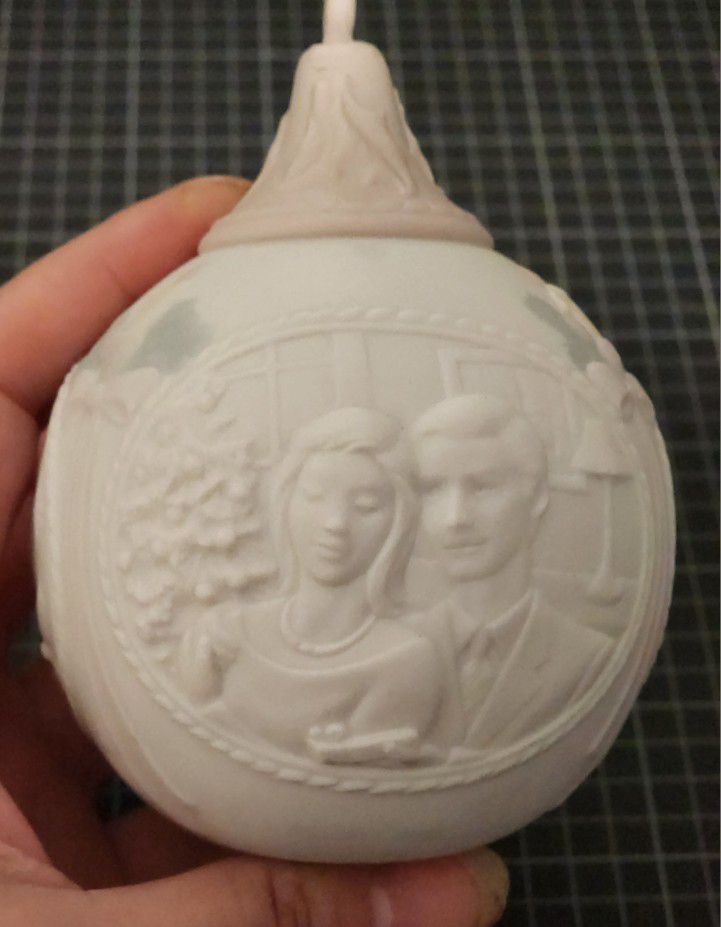 Lladro Porcelain Ornament-Our First Christmas 1997 BNIB 
