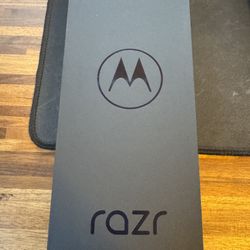 Brand New Motorola Razr 2024 Black 5G - Unlocked