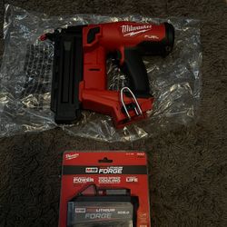 Milwaukee 18G Brad Nailer 8.0 Forge Battery 