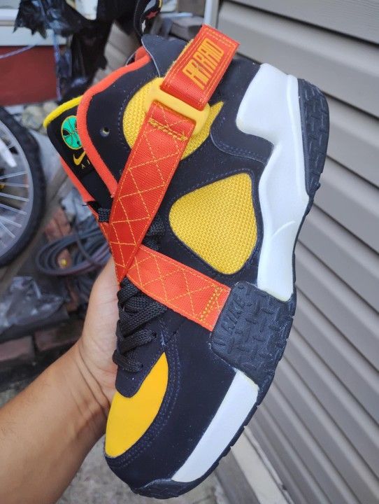 AIR RAIDS SIZE 10