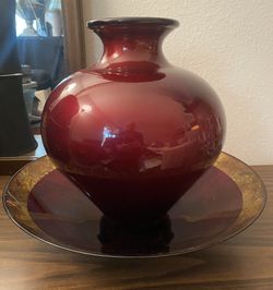 Beautiful Red & Gold Decorative Vase W/tray