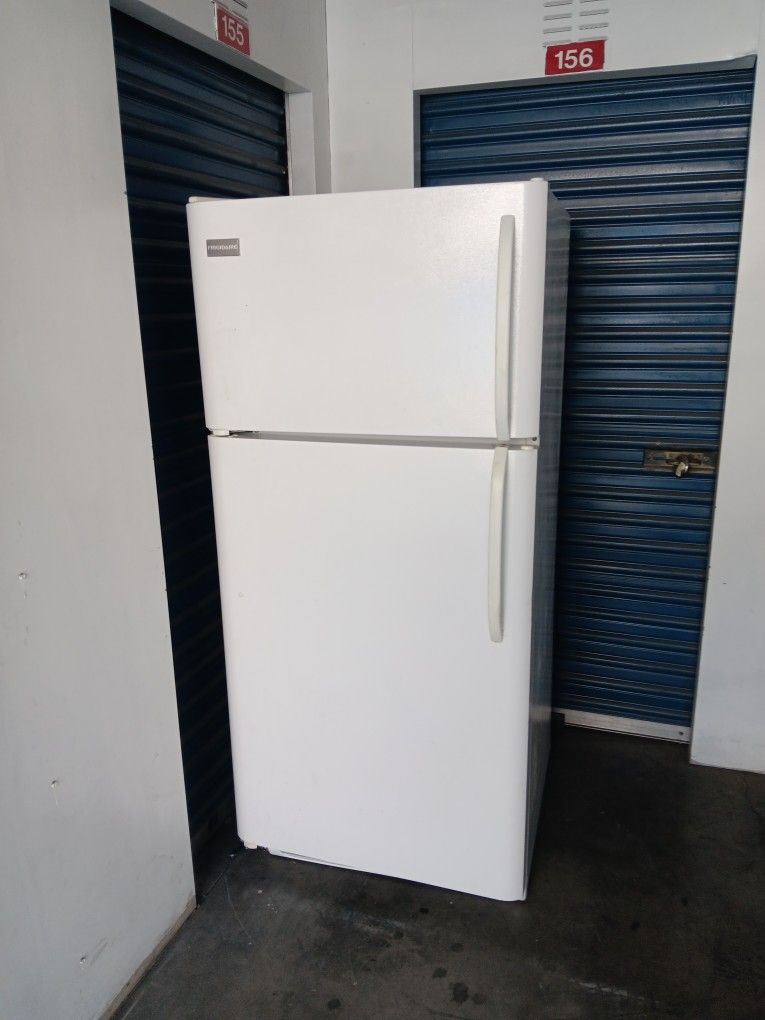 Fridge In Working Condition Delivery Available Fridge And Freezer Work Great Two Months Warranty 