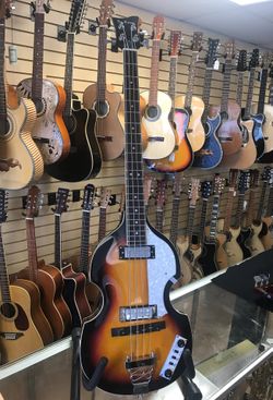 Lightly used De Rosa hofner bass electric guitar tobacco sunburst