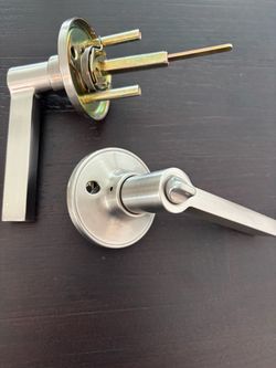 Brushed nickel lock/no lock door handles
