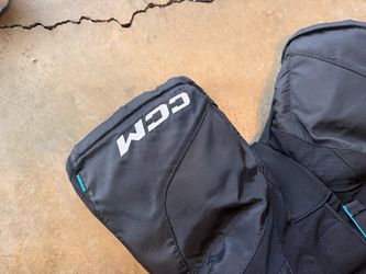 CCM hockey pants size adult small
