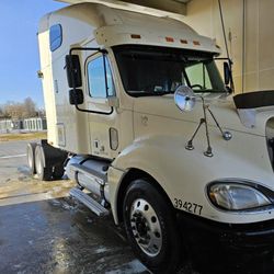 2006 Freightliner Columbia
