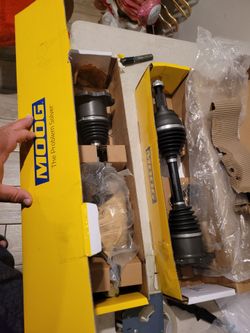 1999---2006 Chevy Silverado/GMC Sierra/1998---2006 Chevy Tahoe/GMC Yukon front moog CV axles