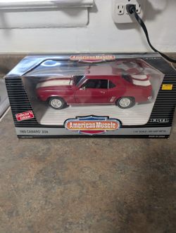 Toy Scale1/18 1969 Chevrolet Camaro Z28 Z/28 Ertl Amercian   Muscle Red white stripe 