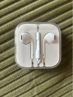 NEW Apple EarPods with 3.5mm headphone plug