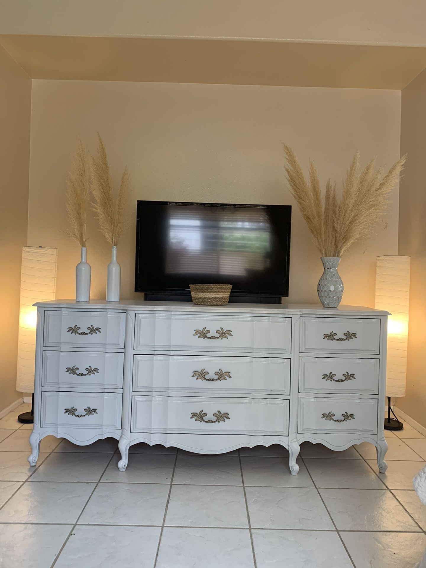 DRESSER