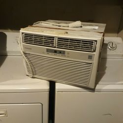 Frigidare Window AC 8000 BtU