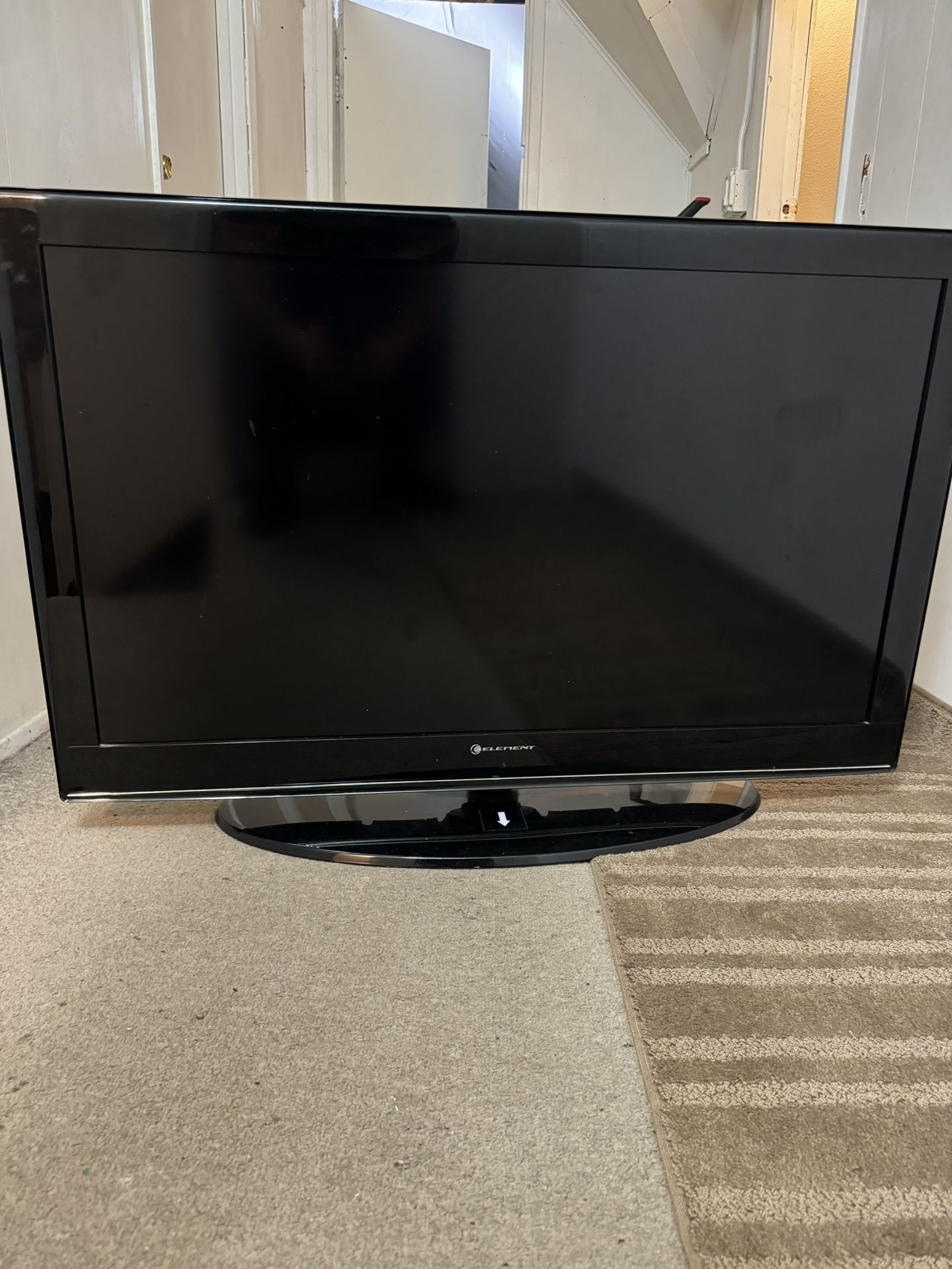 40” Tv Old But Still In Good Conditions 