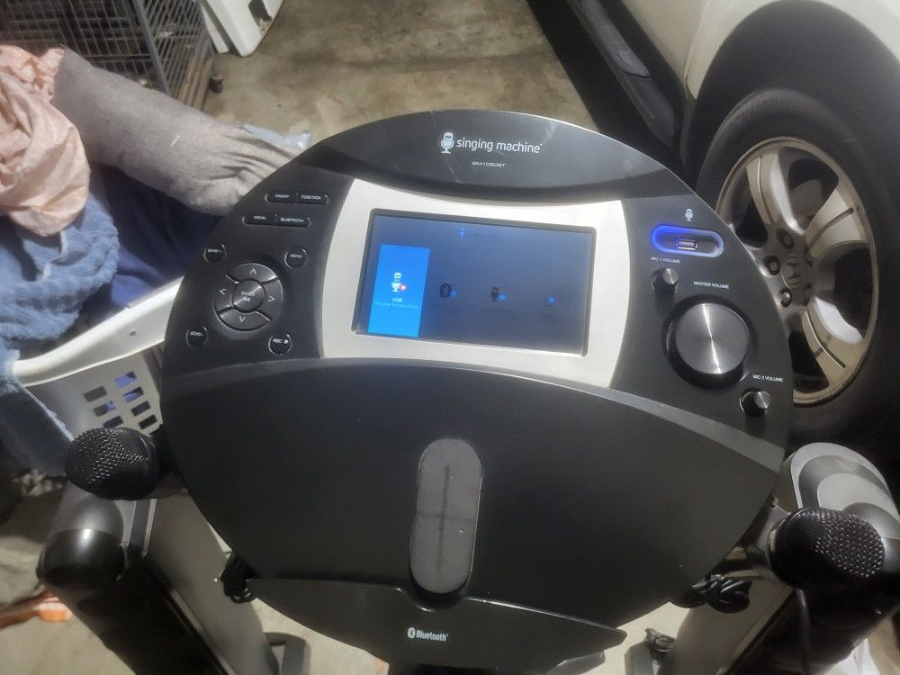 Karaoke singing machine