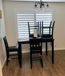 Vilo Dinner Table