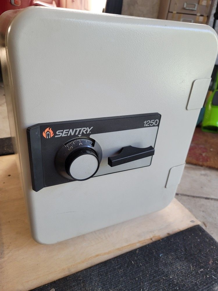 Sentry Fire Proof Safe 1250 Combinaton for Sale in Lawndale, CA OfferUp
