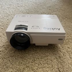 Auking Mini Projector 