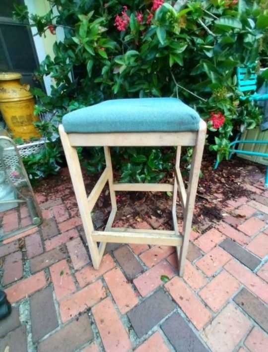 Wide Seat Bar Stool 30"H