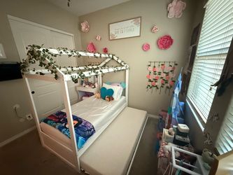 House bed with trundle