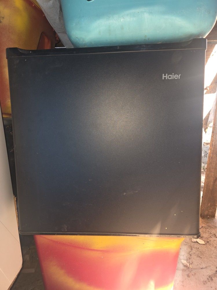 Haier  Mini Fridge