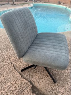🪑 Modern Gray Swivel Accent Chair 🪑