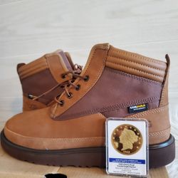 Ugg M Highland Sport Size 9 And  Medal  LIBERTY 