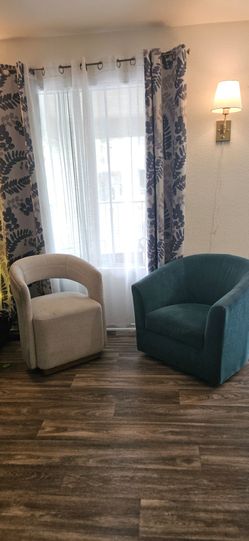 Swivel Accent chairs