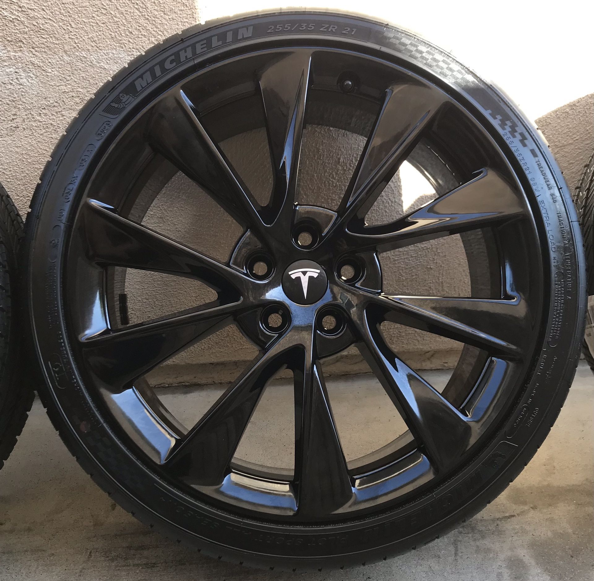 Tesla Model S Twinturbine 21” wheels