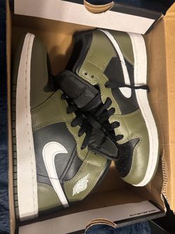 Air Jordan’s youth size 6