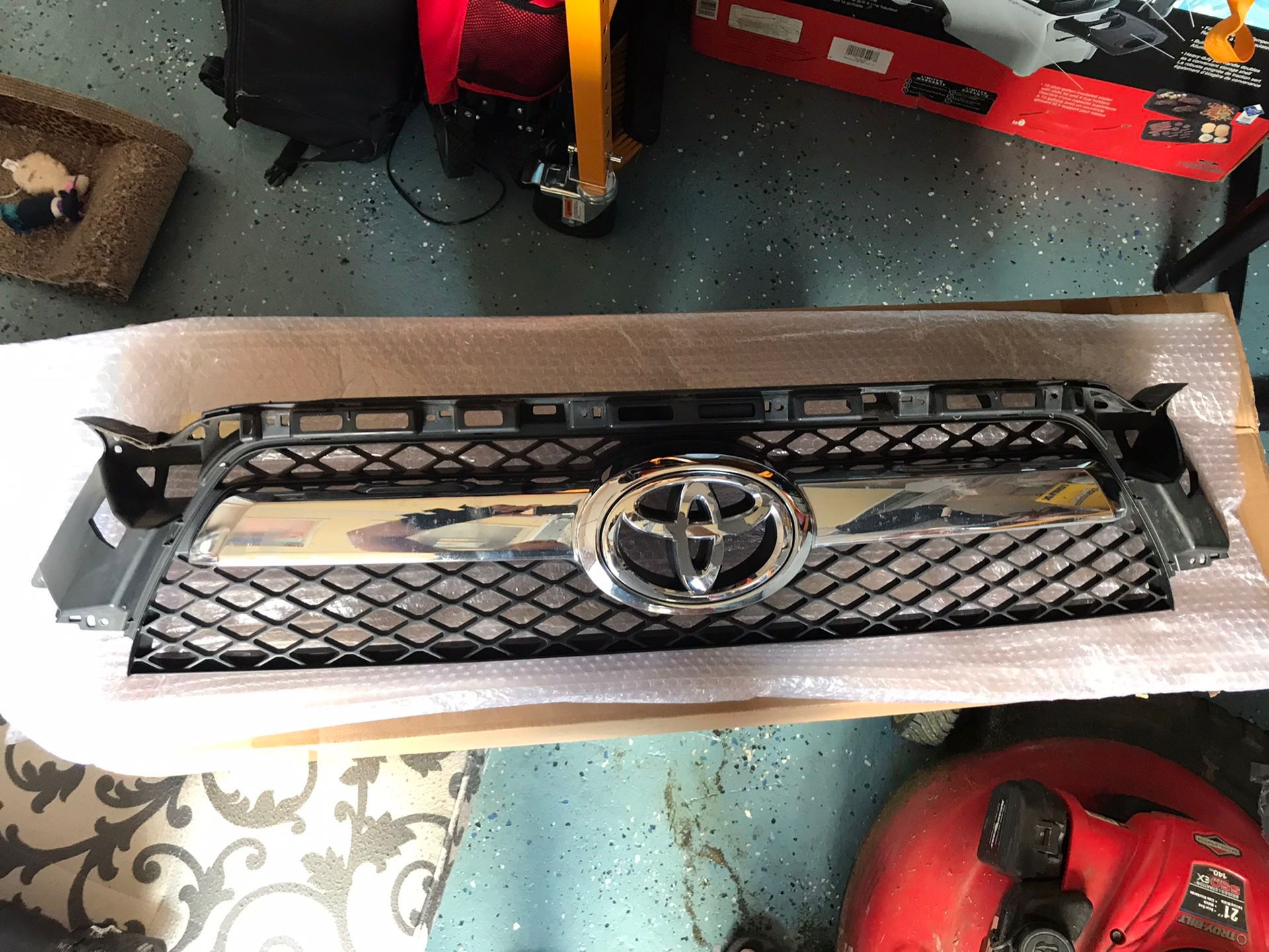 2011 4Runner OEM Grill