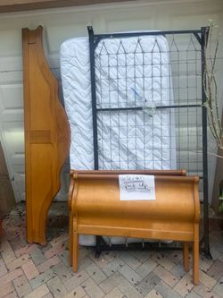 Free- day bed with frame