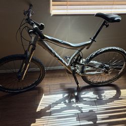VT One Giant Mountain Bike