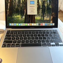 Selling Laptop MacBooK Pro 13 inch 8GB Ram M1 Chip 256GB Touch Bar Very Good Condition