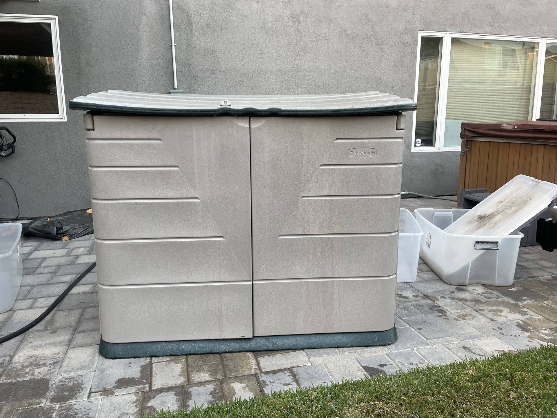 Outdoor Rubbermaid Storage