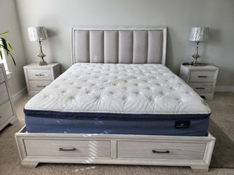 Beautiful 5 piece King size Bedroom set