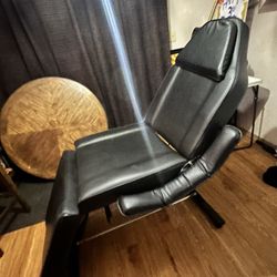 Gently Used Tattoo Chair 
