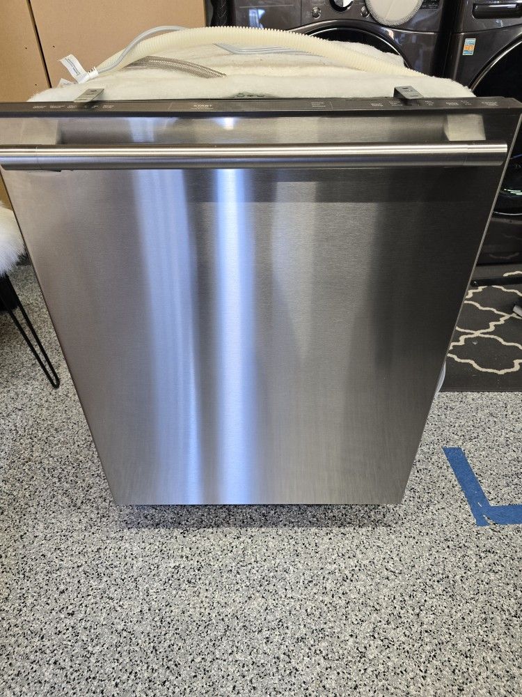 Frigidaire Dishwasher From IKEA. One Year Old
