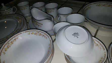 beautiful set of 6 perfect condition Ekco international exquisite fine China golden Autumn