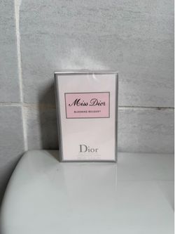 Miss Dior perfume